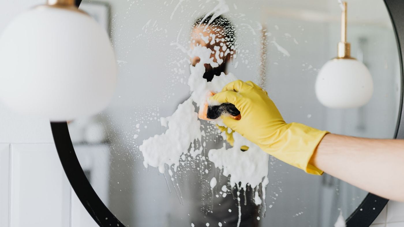 Deep cleaning mirrors and glass in Franklinton, NC